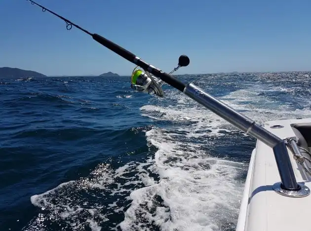 Marine Fishing Pole with Carbon Fiber Outriggers for Saltwater Fishing