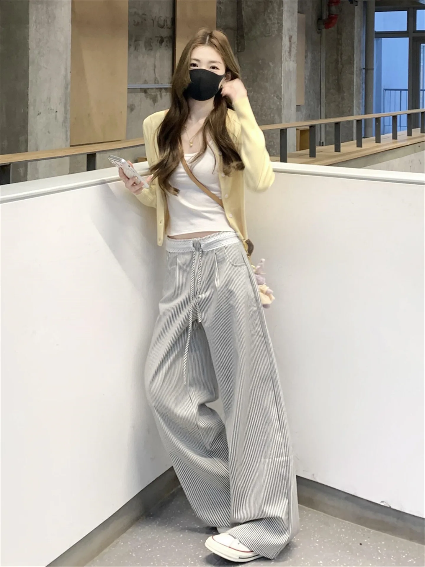 

Женские повседневные брюки с высокой талией и широкими штанинами, с кружевными вставками, серые в полоску, свободного кроя, прямые, в повседневном стиле, из смесового хлопка