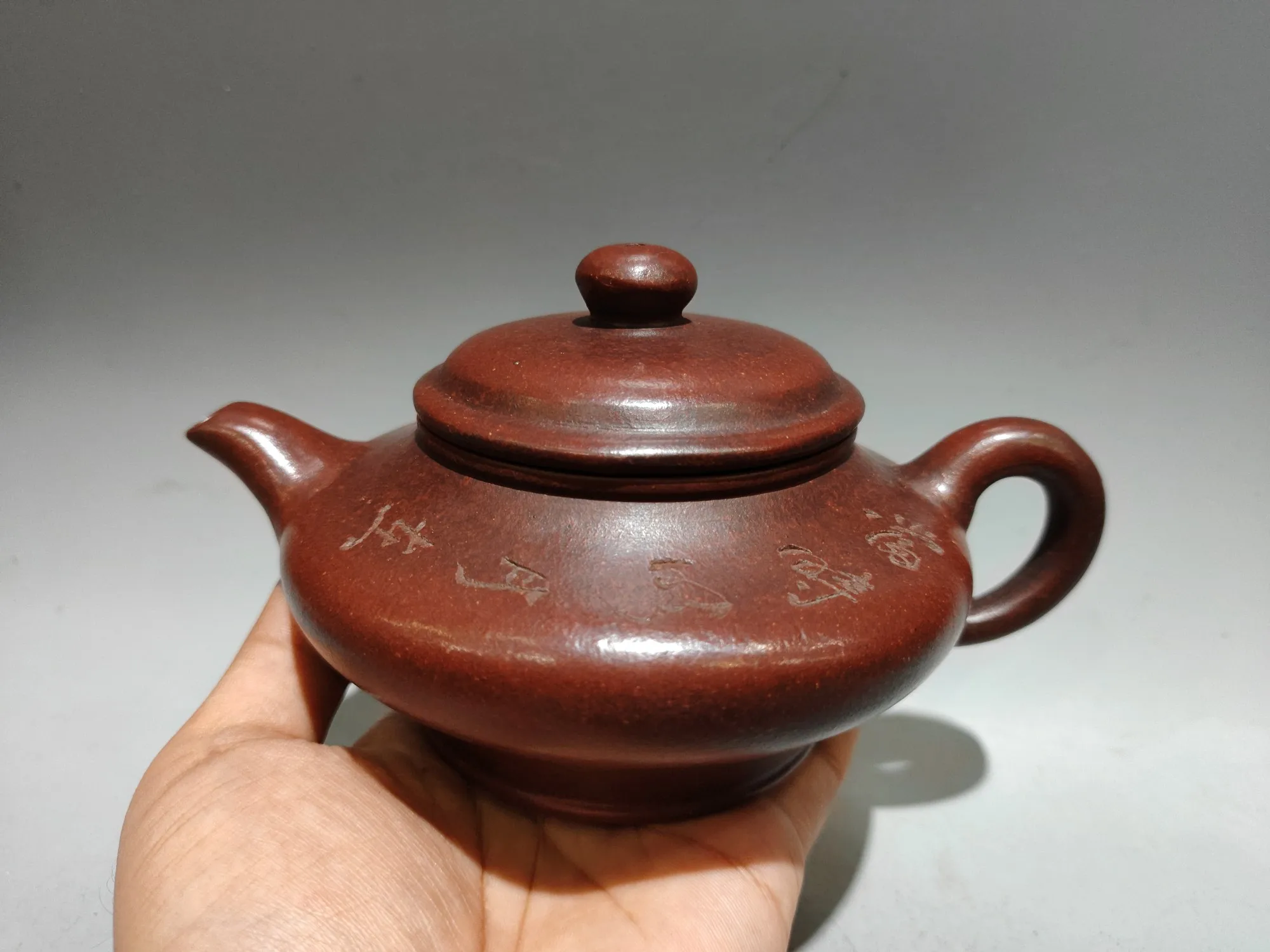 

JiangSu Yingxing redware ceramic tea-pot Engraved pattern Flat pot Teapot Kettle Flagon Tea Ceremony
