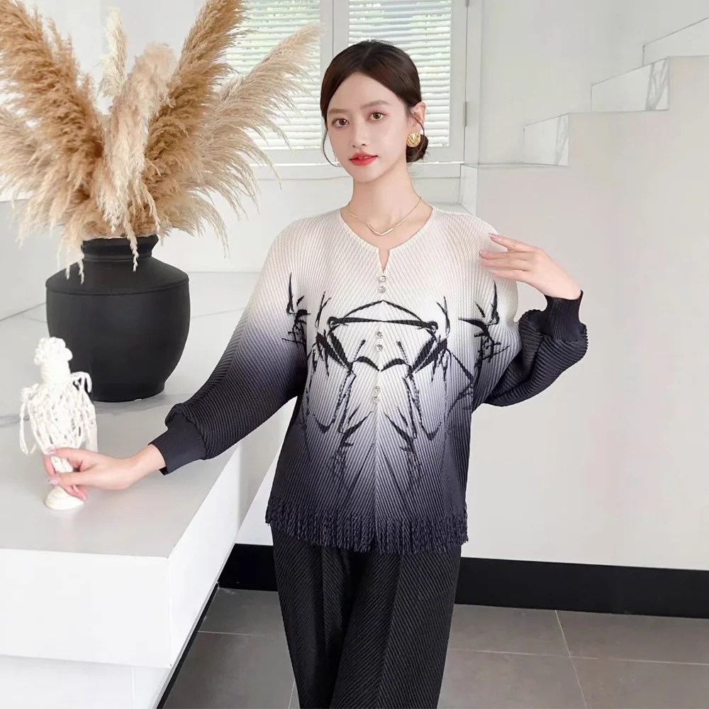 

Miyake Chinese Style Fish Scale Pleated Large-size Top Gradient Printed O Neck Elegant Loose Long Sleeve Tassel Sling T-shirt