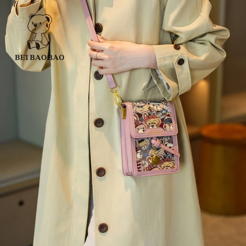 

Designer Women's Shoulder Bag In Elegant Leather Finish Classic Style With Luxury Brand Guarantee