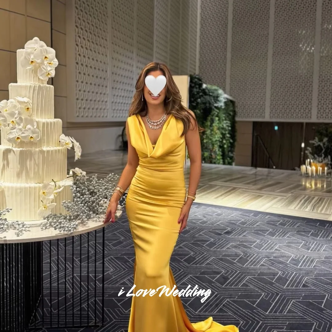 Vestidos de noche amarillos con cuello en V 2025, vestidos de fiesta de boda plisados sexys de satén sin mangas con sirena y espalda descubierta hasta el suelo personalizados