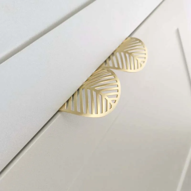 Nordic Light Luxury Brass Leaf Handle Free Punch Wardrobe Drawer Handle Invisible Creative Butterfly Copper Knobs for Dresser