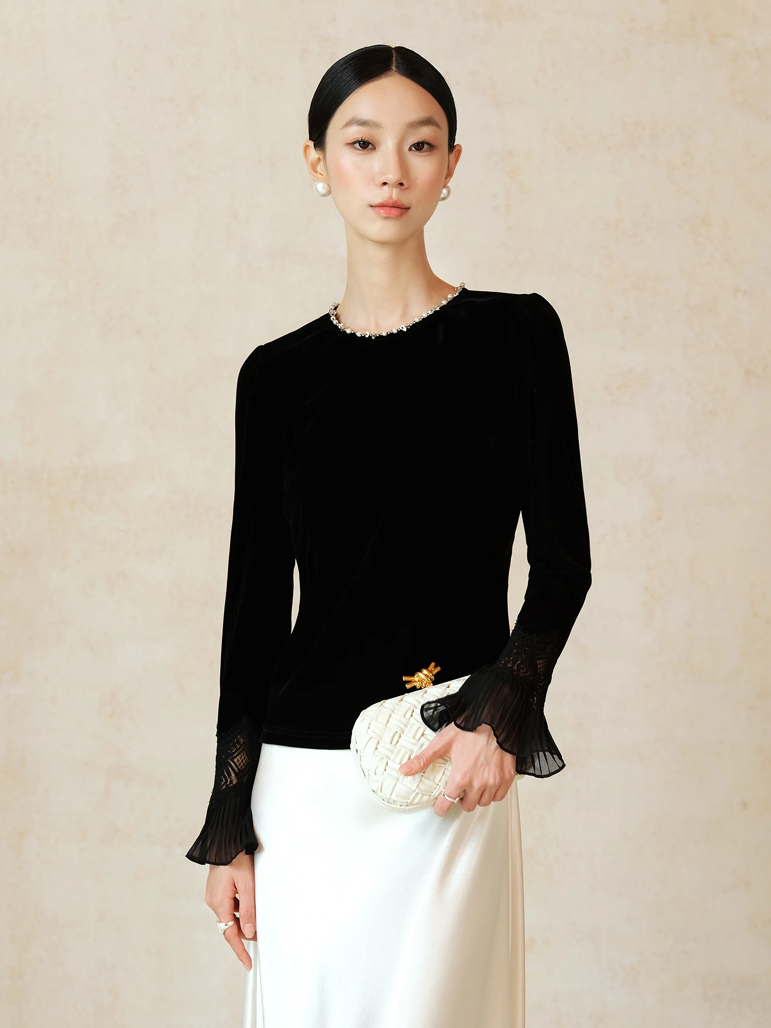 

Эластичная бархатная футболка ручной работы с бисером и кружевными рукавами-колокол, повседневная, женская, модная, осень 2025