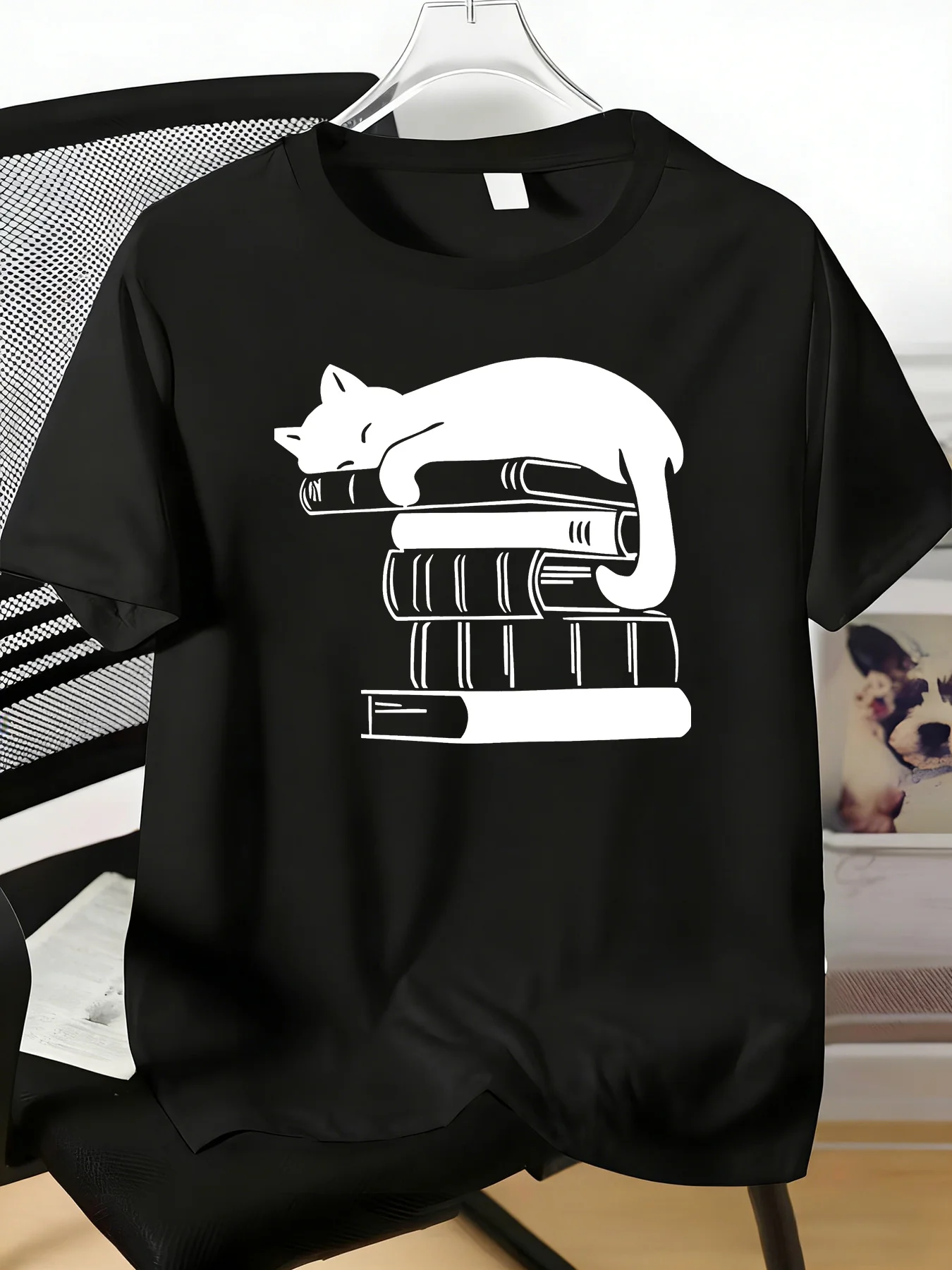 Minimalist Sleeping Cat On Stacked Books Graphic Mens Crew Neck Short Sleeve Soft Cotton Book Lover Male Summer Daily Casual Tee