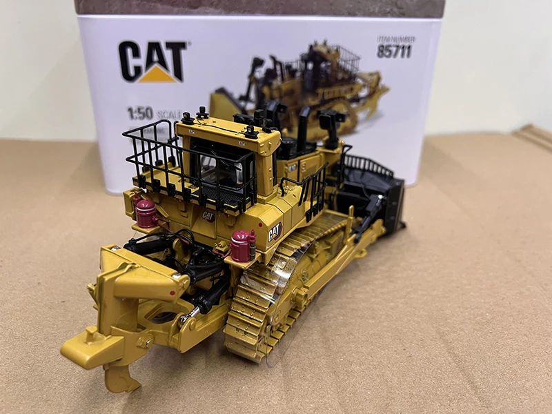 DM Diecast Alloy 1:50 Scale CAT D10 DOZER Crawler Bulldozer Cars Model Engineering Forklift Adult Toys Classics Souvenir Gifts