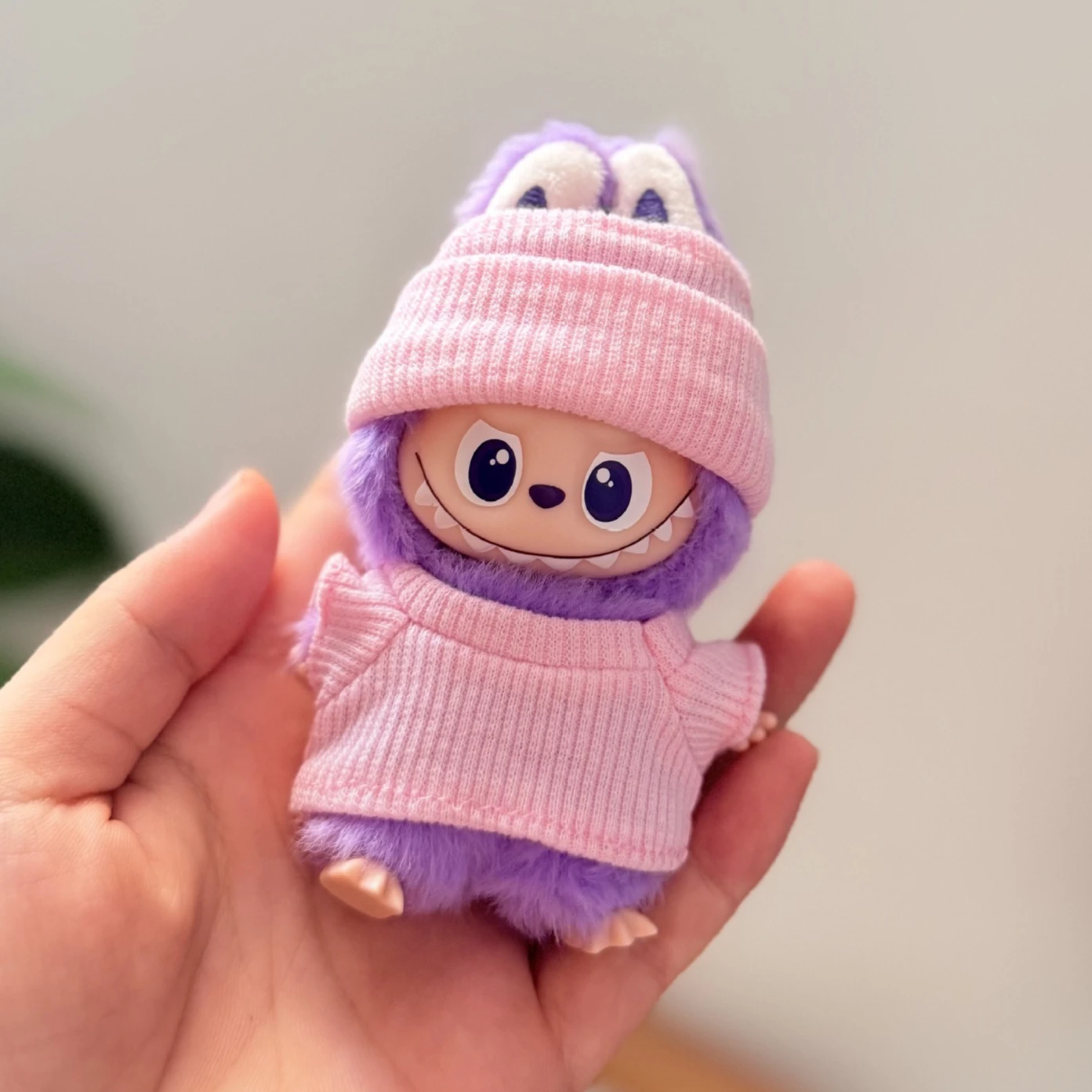 Süße Liebeskleidung für 10 cm Labubu V4 Korea, klassischer Stil, kleines Kleid, modische Kleidung für Mini Labubu 4.0 Puppenzubehör