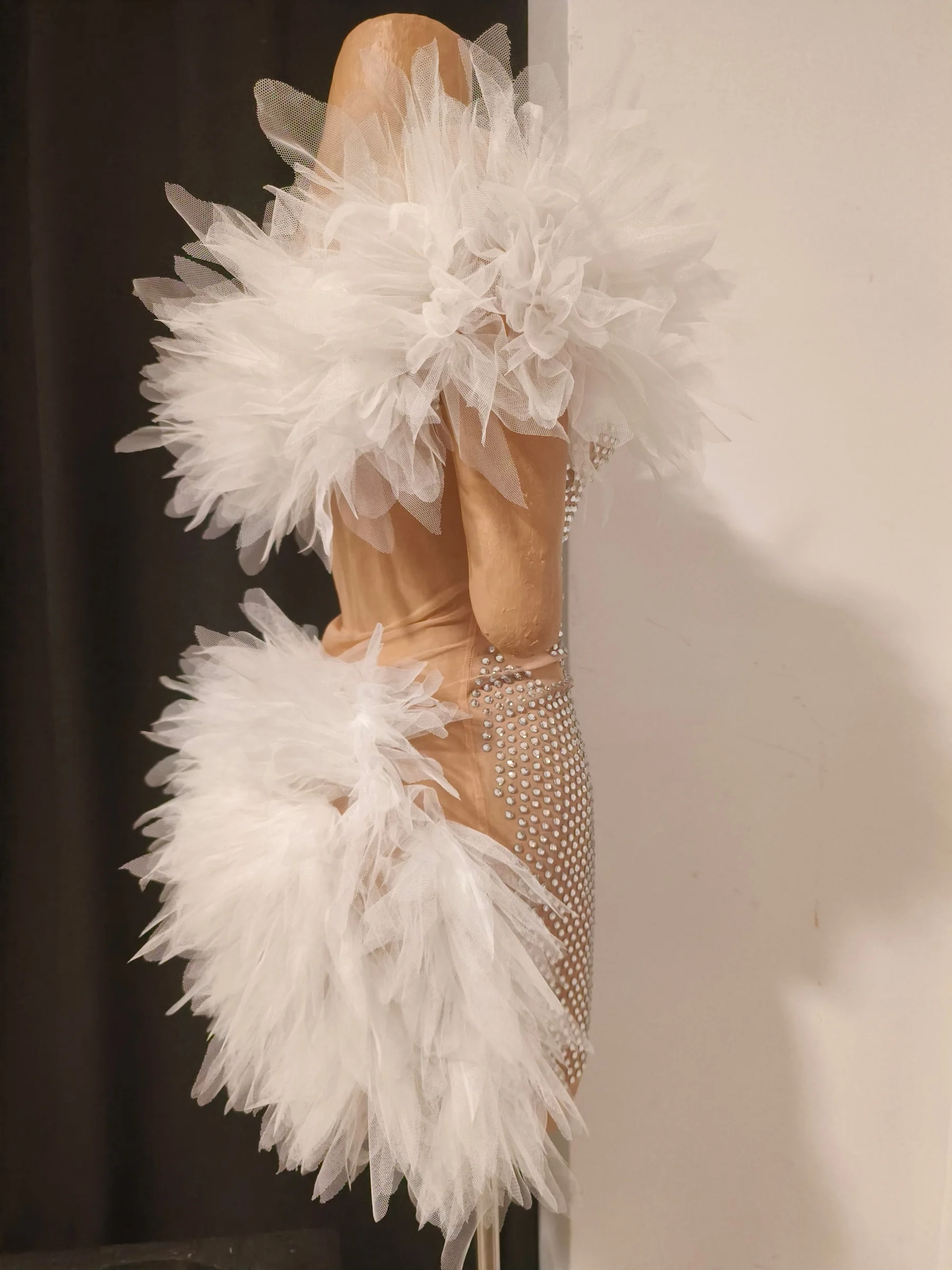 

Блестящее мини-платье из тюля с стразами, женское облегающее платье без рукавов с открытыми плечами, коктейльное платье для клуба и вечеринок Shuimian