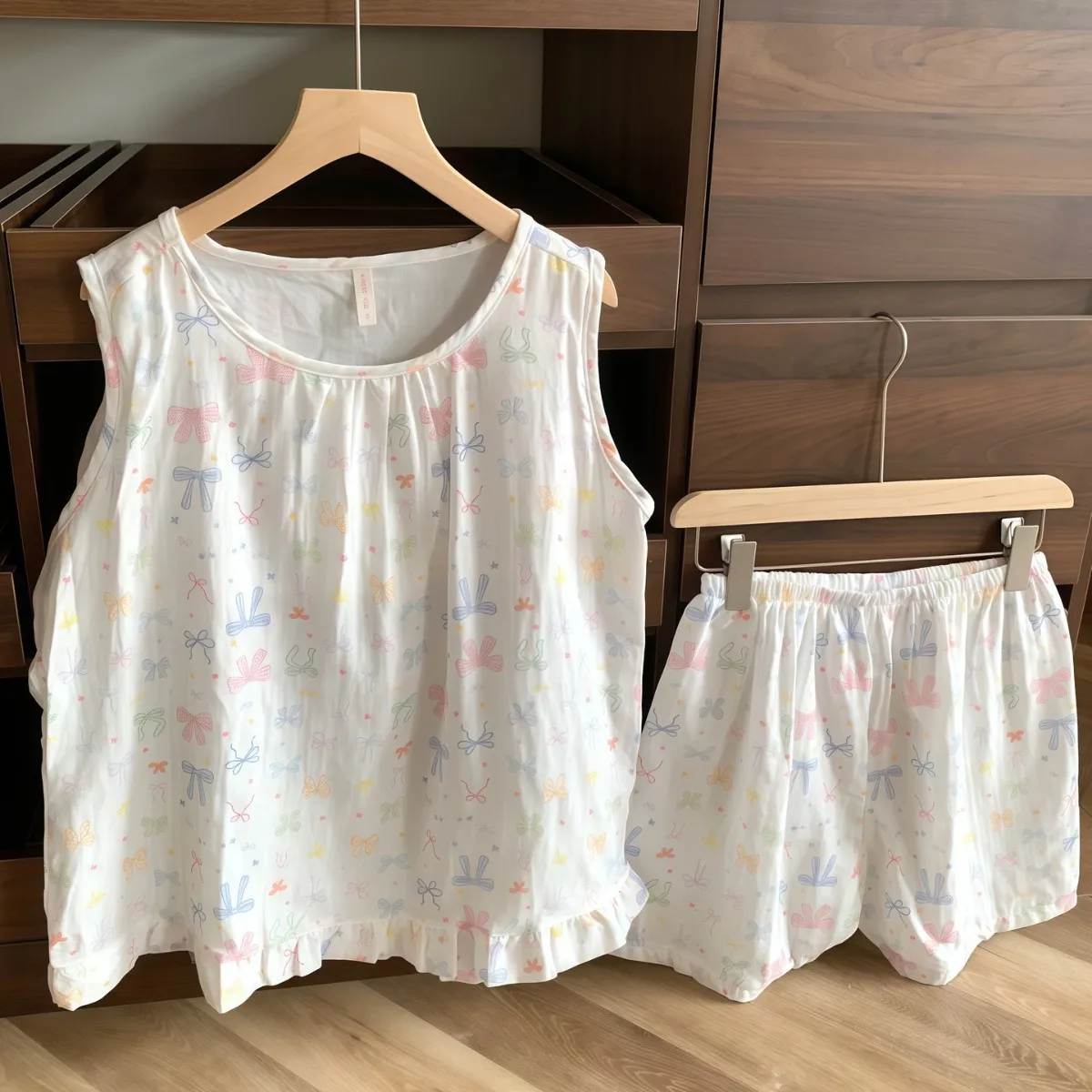 New Arrival: Sweet and Colorful Bow Print Tank Top and Pajama Set for Girls – Fresh and Light Summer Loungewear Set with Shorts