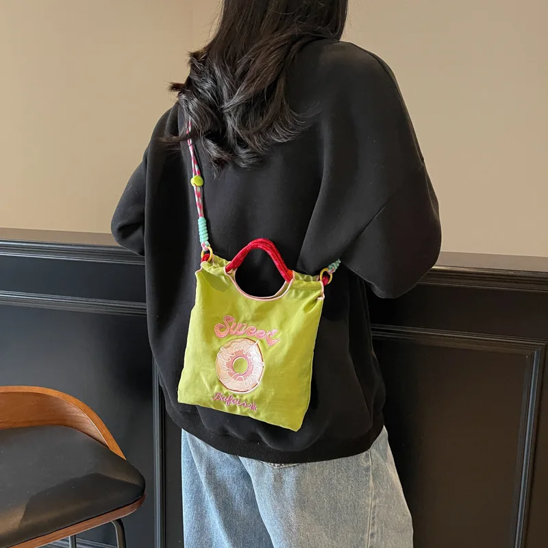 

Embroidered Nylon Cloth Trendy Handbag Casual One-shoulder Messenger Shopping Bag