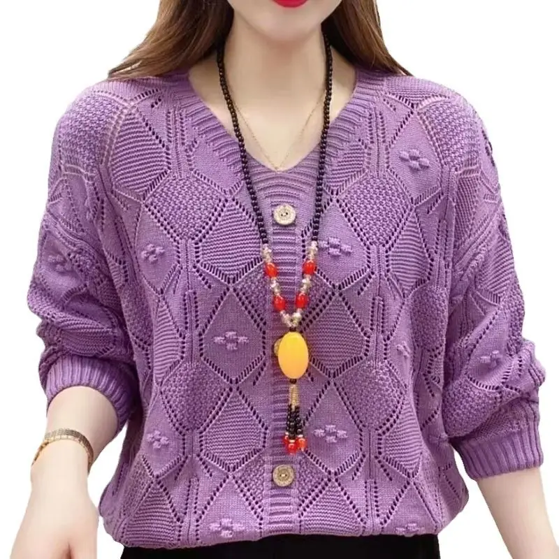 Simple versatile new spring autumn solid color hollow V-neck women\'s button pull over fashion loose long sleeved knitted top