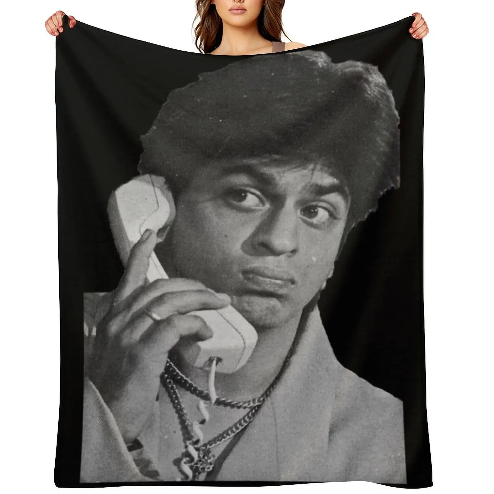 

Shah Rukh With Phone Throw Blanket Luxury Flannel Fabric Extra Large Throw Bed linens Blankets