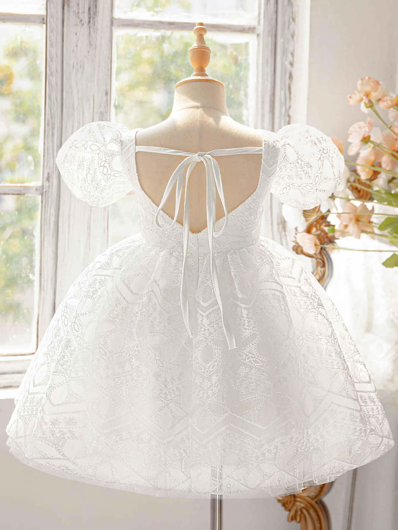 

Белое платье с кружевной цветочной вышивкой для свадебного платья для девочек, подходит для подарков на день рождения с цветочным узором для девочек, вечеринок по случаю дня рождения