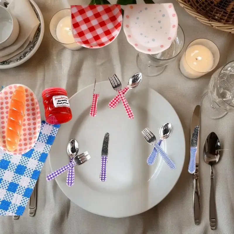 

3 комплекта кукольного домика, миниатюрная кухонная игрушка, клетчатая вилка и ложка из сплава, набор из трех предметов, модель, домашний декор, детские игры, игрушки, украшения, подарки