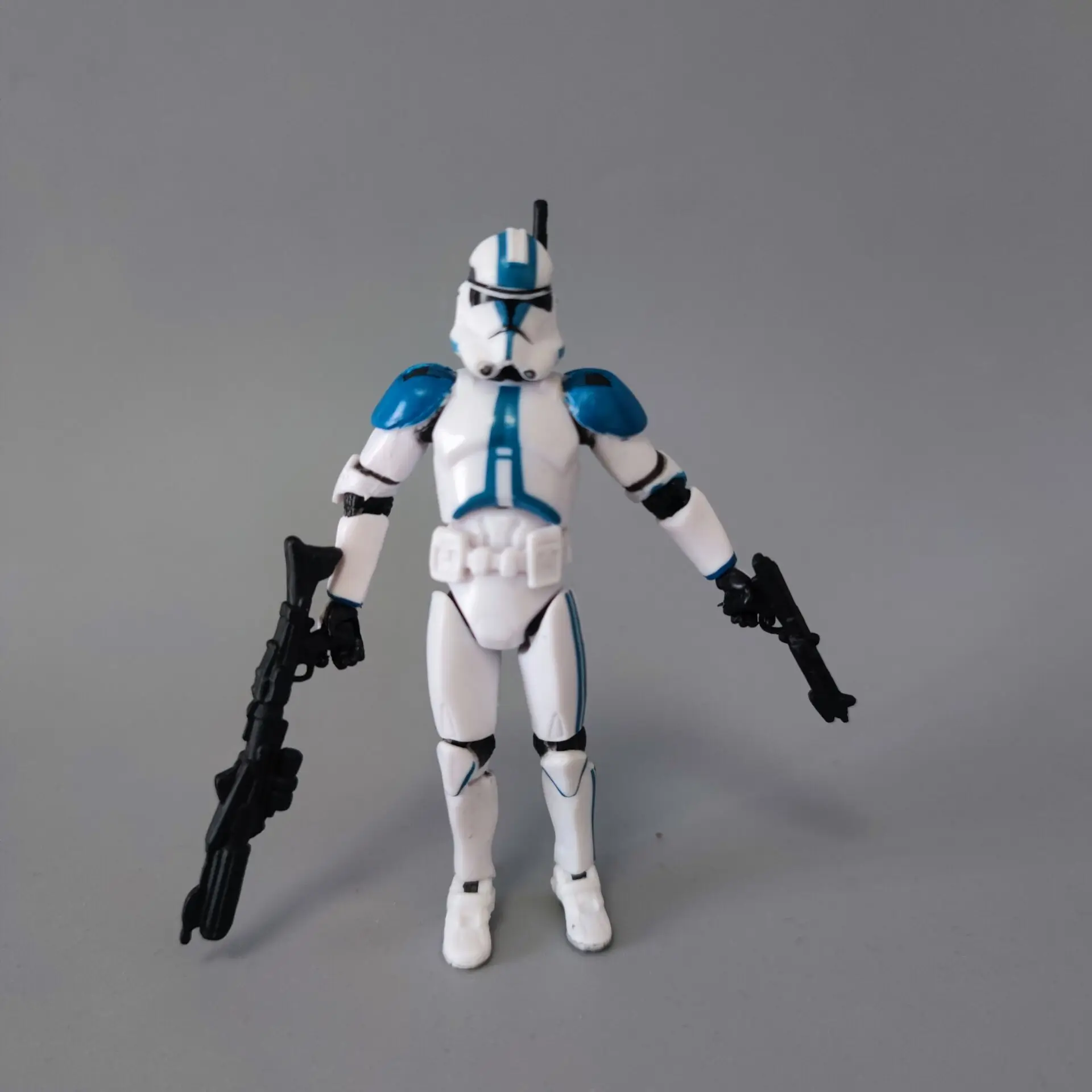 Star Wars Republic 501-st Legion Blue White Trooper 3.75" Loose Action Figure view 2