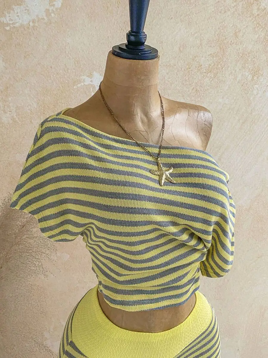 

Womens Striped Off-Shoulder Batwing Sleeve Crop Top And Shorts Two Piece Set Vacation Outfit