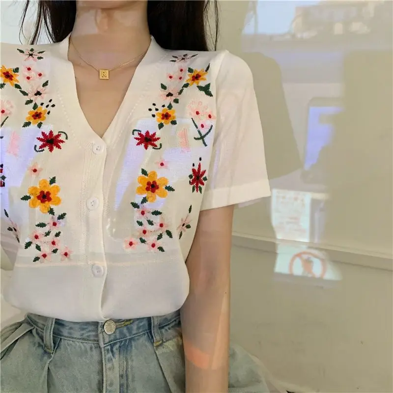 2024 New Fashion Embroidered Tops Office Lady V-neck Cardigan Women\'s Clothing Summer Solid Color Buttons Temperament Blouses