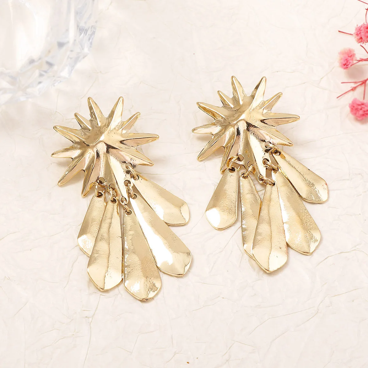 Vintage goldene sternförmige Ohrhänger für Damen, Boho-Quasten-Metall-Ohrringe, Retro-Statement-Schmuck für Party und Hochzeit – Detail 3