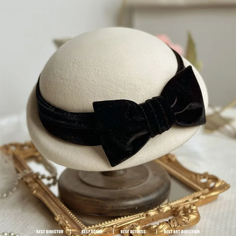 

Женская белая шерстяная фетровая шляпа-клош с бантом и перьями и стразами, зимнее официальное церковное платье для чаепития, коктейльные шляпы-ведра