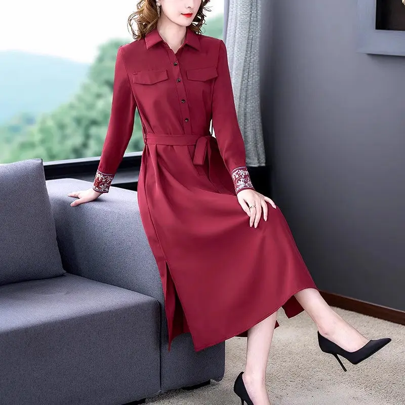 2023 Autumn Dress Middle Aged Women's Fashion And Temperament Large Size Loose Vintage Embroidery Shirt Dress Lace Up Robe Z3167