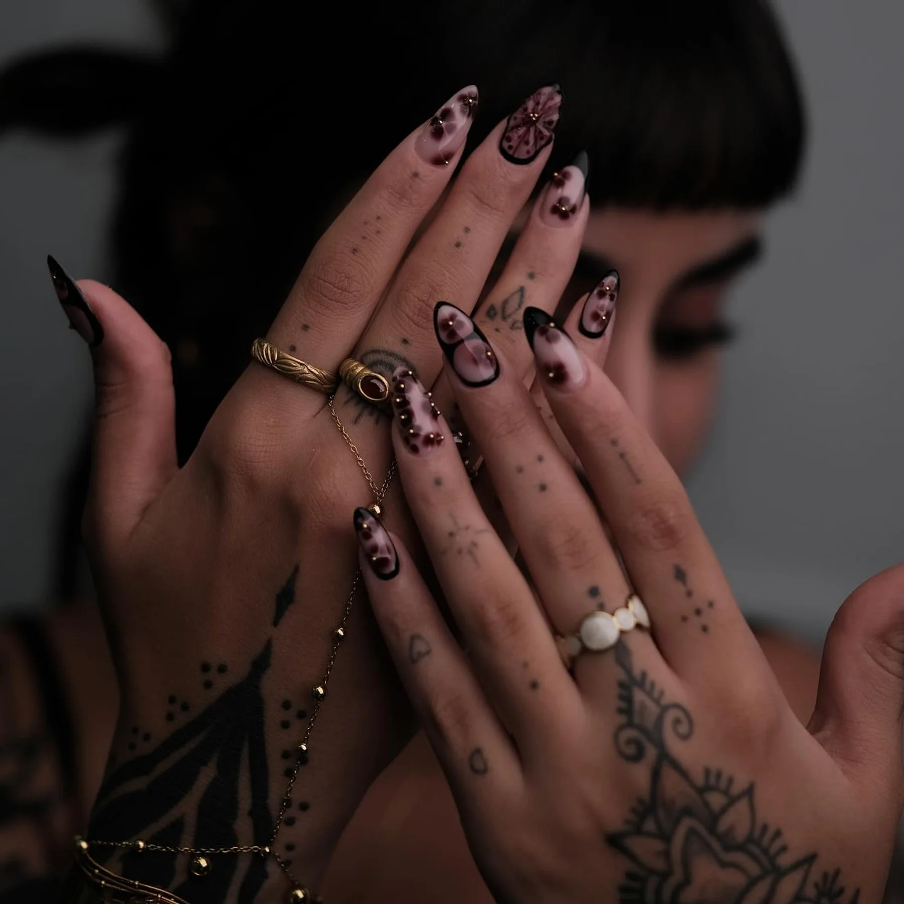 

24PCS Almond Shape Fake Nails Luxury 3D Floral Petal Press on Acrylic Nails with Gold Bead Design Elegant Sweet Cool False Nails