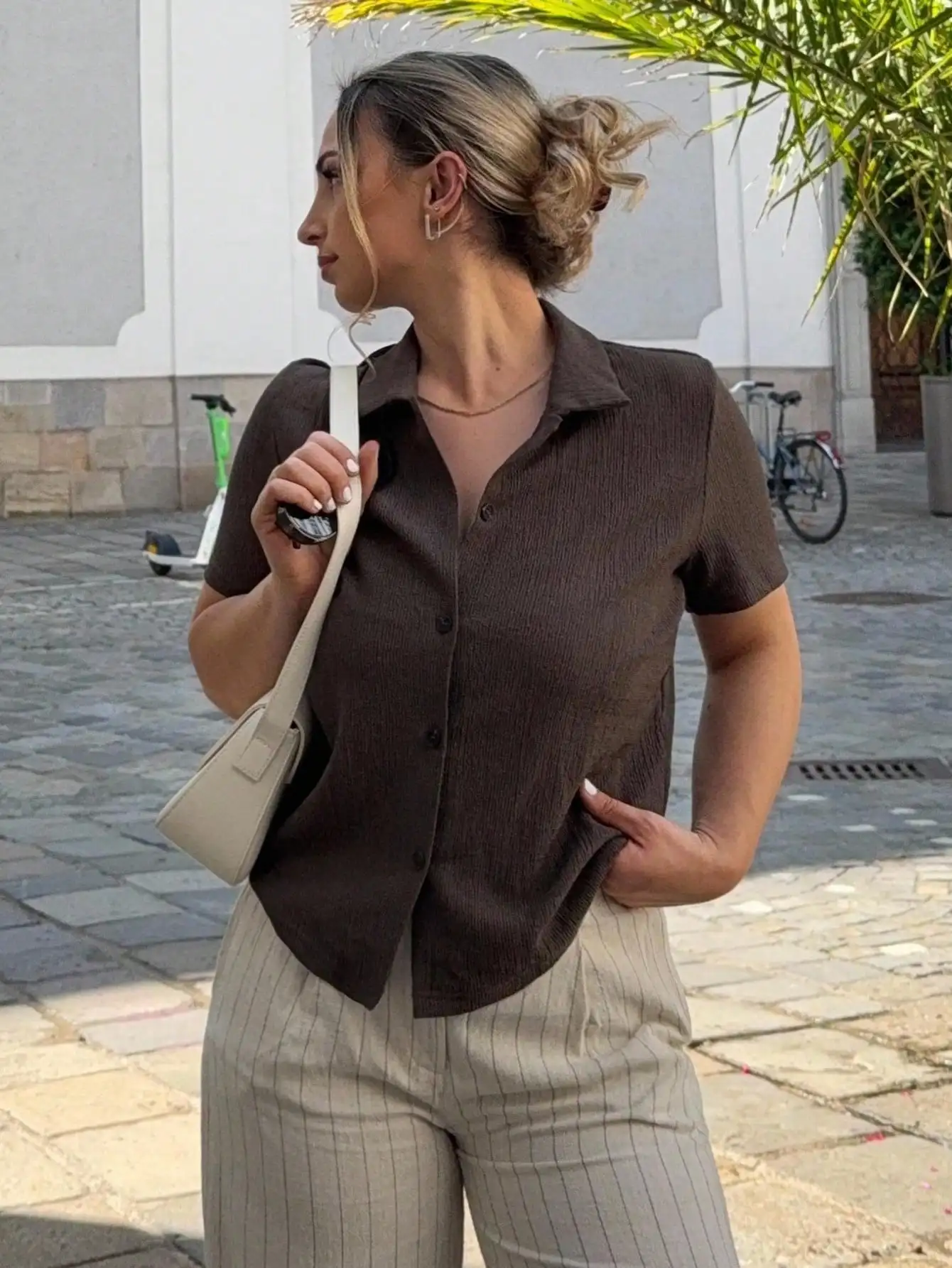 

Однотонная текстурированная повседневная рубашка с коротким рукавом на лето