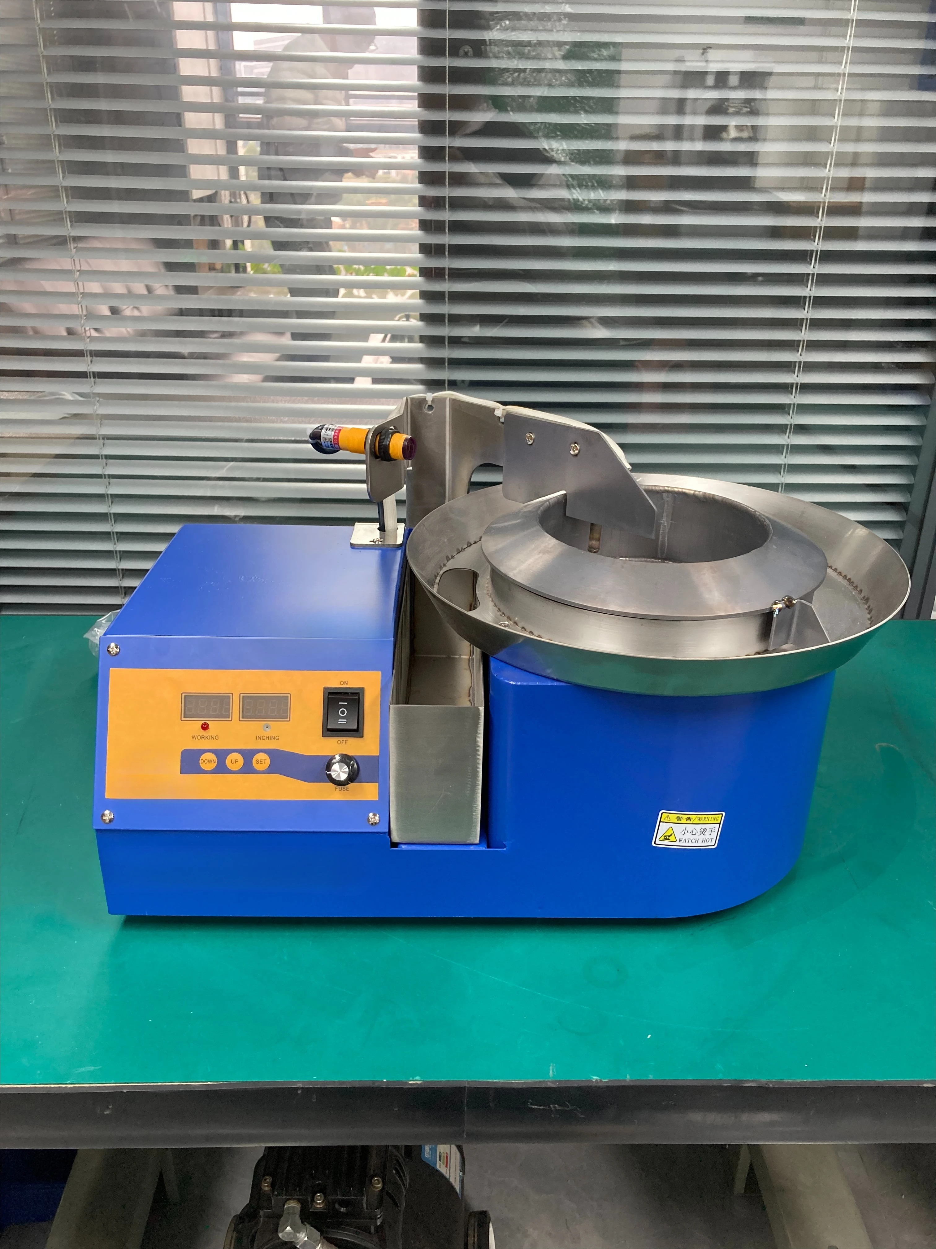 De-soldering bath split type soldering pot molten tin titanium plate lead-free soldering pot
