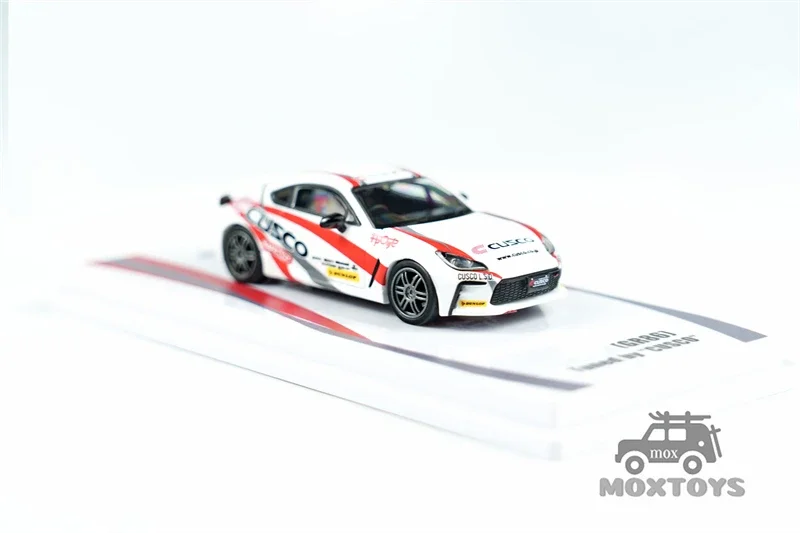รถโมเดลไดแคสต์สีขาว INNO 1:64 GR86 ปรับแต่งโดย CUSCO รุ่น IN64-GR86-CUSCO