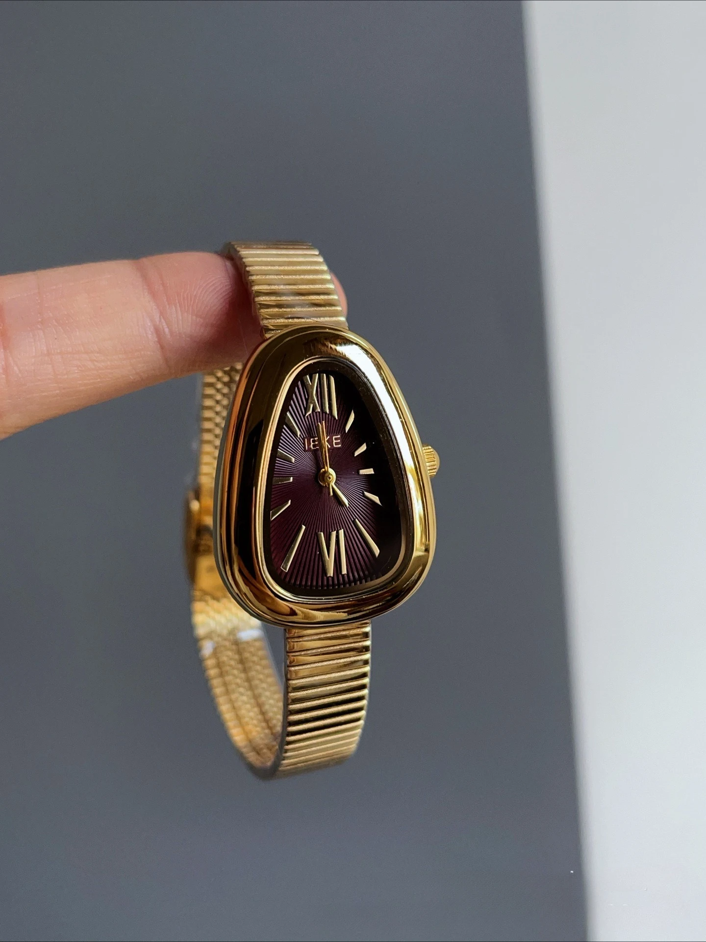 

Vintage Ankara Red Series Chain Watch Women's Light Luxury Women's Watch
