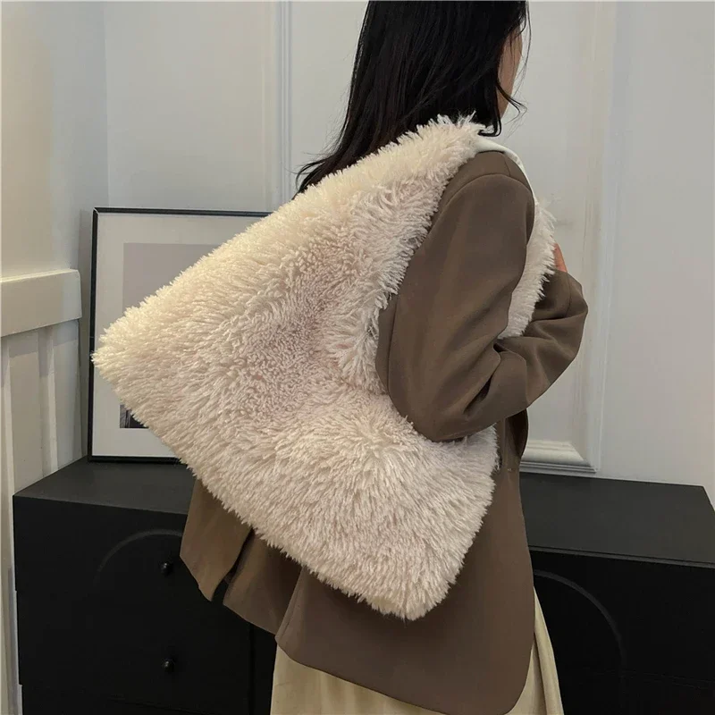 Bolsos de hombro versátiles de felpa sólida Simple de gran capacidad para mujer, bolsos de mano dulces casuales de alta calidad, nuevos estilos de moda, 2024