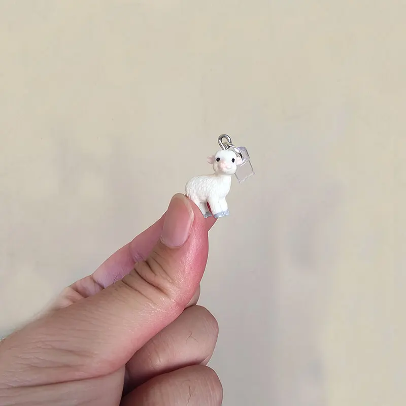 Ciondolo con tappo antipolvere per telefono cellulare Decorazione carina di pecora di agnello per tipo C e porta di illuminazione