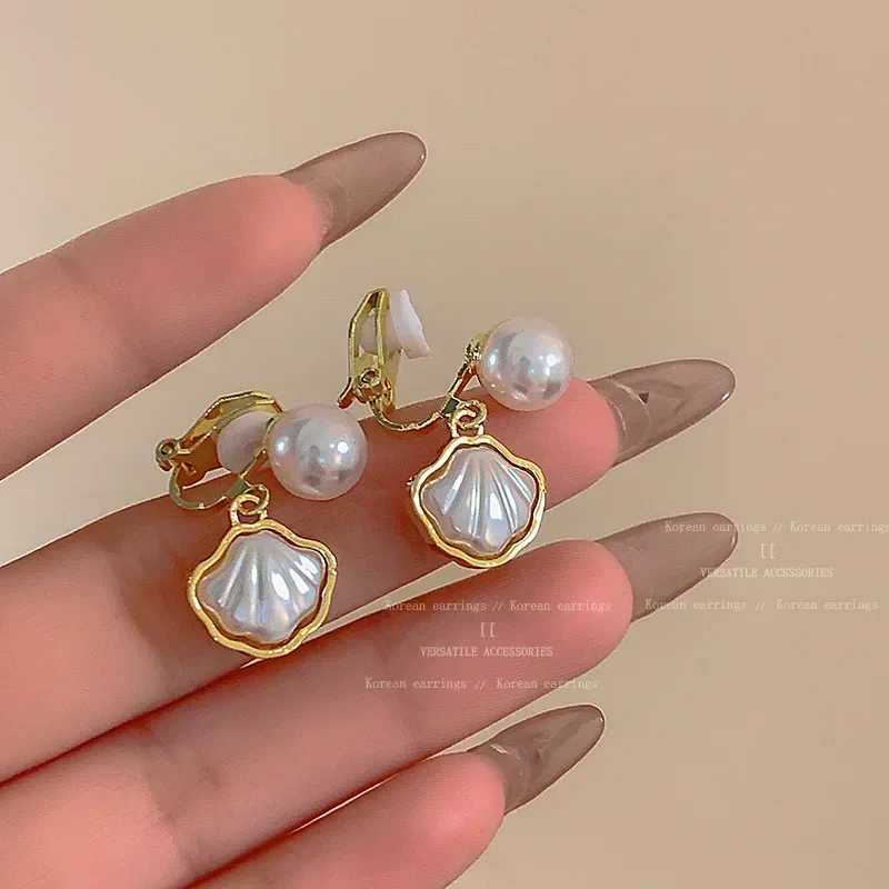 تصميم صغير مزاجه إكسسوارات الأذن الفرنسية شل اللؤلؤ قرط كبس المرأة الخفيفة الفاخرة الراقية أقراط لا ثقوب الأذن قرط كبس