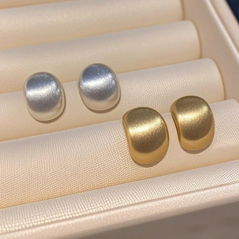 Smooth Brushed Surface Bean Stud Earrings Golden Silver Color Metal Tiny Bend C Shape Earrings for Women Simple Retro Jewelry