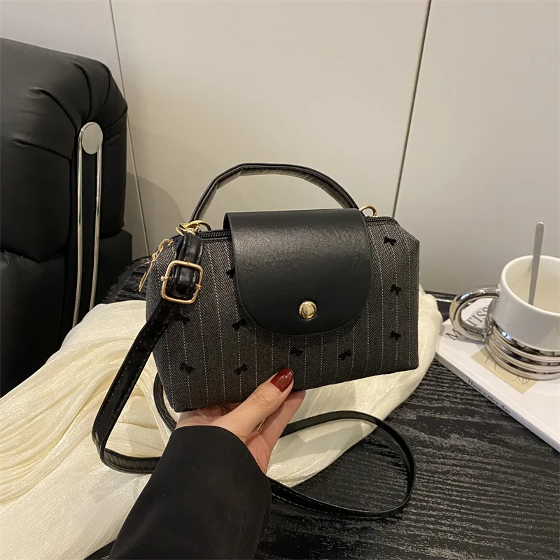 

​​2025 New Lightweight Underarm Bag Stylish Bow Square Shoulder Crossbody Purse for Women Trendy Versatile Niche Handbag​