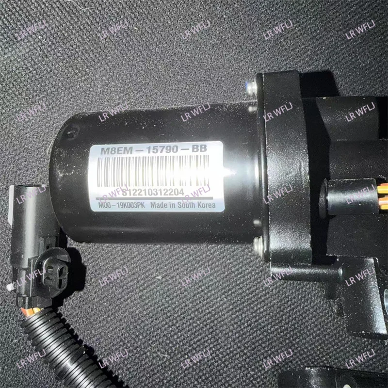 The RH/LH side body floor pedal motor components are suitable for the Land Rover Executive/Performance models configured as VPLK