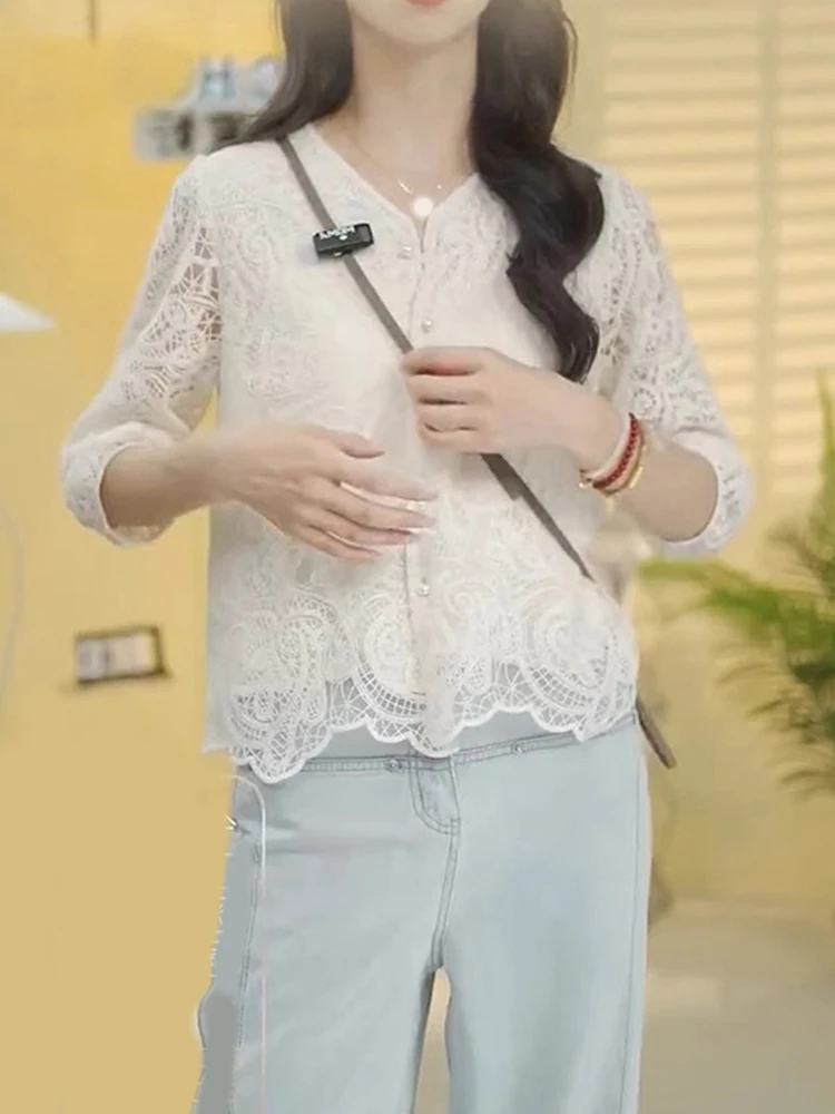 Faionable High-End Lace irt Scava fuori ort Sve Gancio Fiore Design Dimagrante Top Age-Defng Versatile Seta coreana Sle