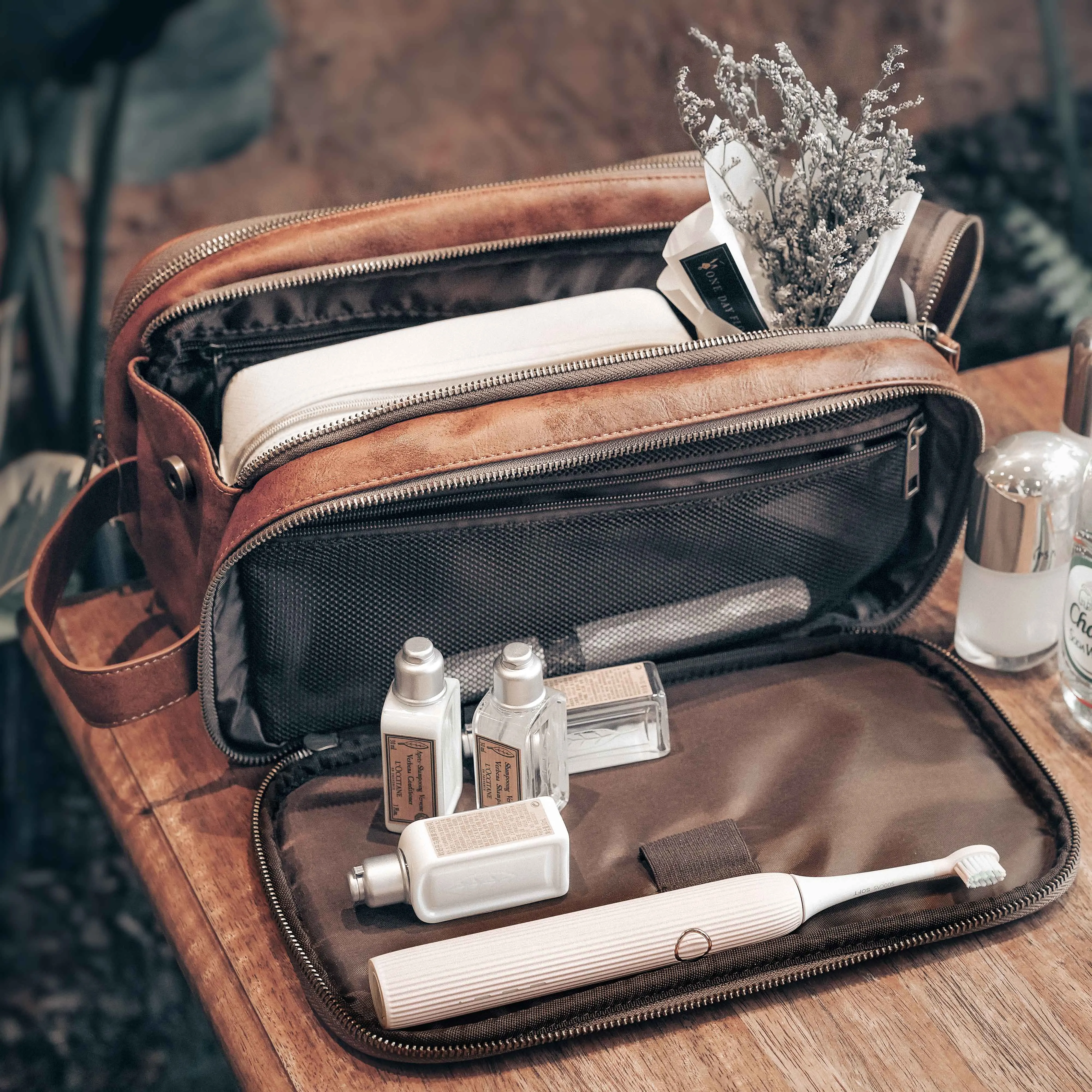 Elviros Toiletry Bag, Medium Travel Shaving Dopp Kit Water-resistant Bathroom Toiletries Organizer PU Leather Cosmetic Bags