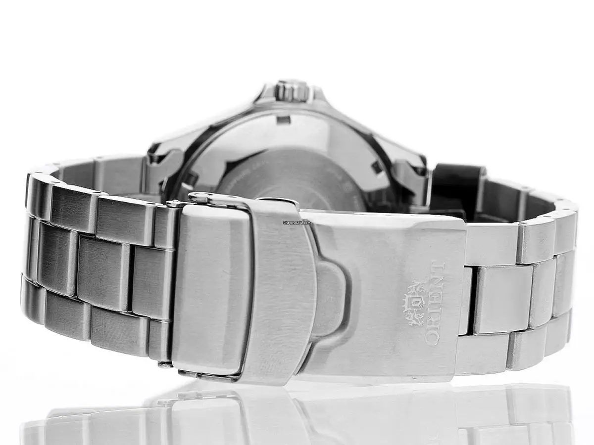 ساعة أورينت، ساعة غوص مضيئة مقاومة للماء بطول 200 متر من اليابان