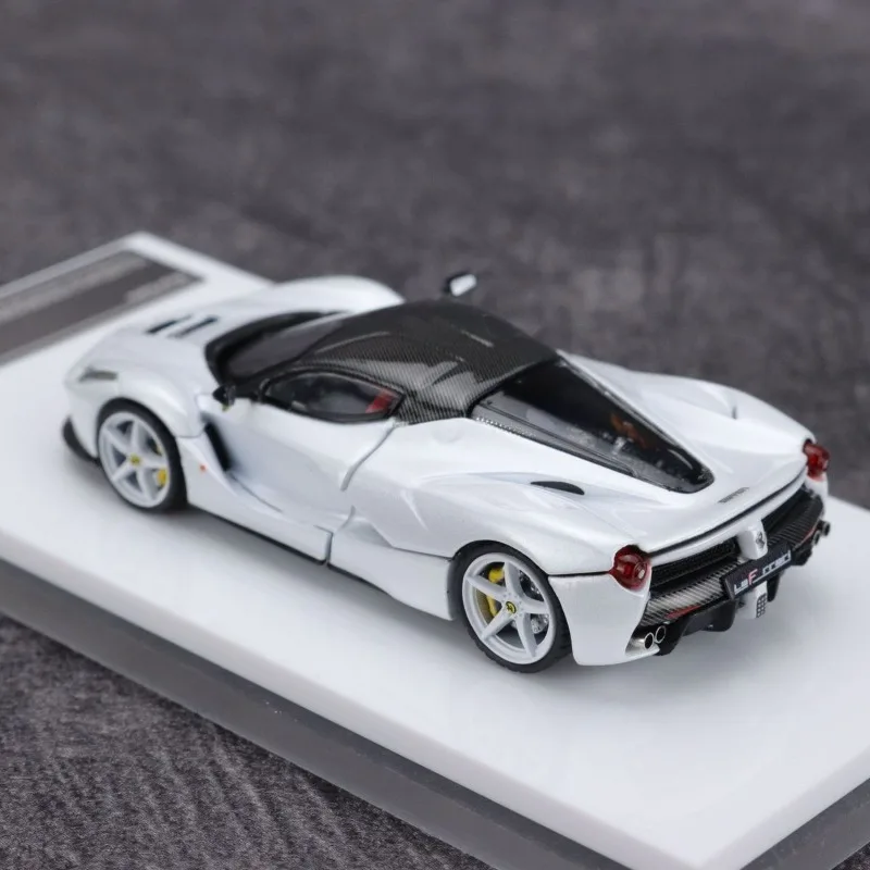 شارع باستر 1/64 LaFerrari F150 الأبيض APAxpo سبيكة موتور لعبة السيارة يموت الصب نموذج معدني جمع الصبي هدايا عيد الميلاد