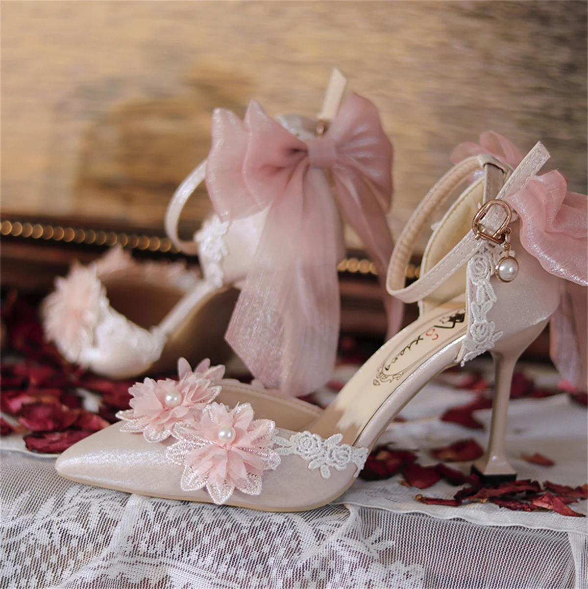 French Sweet Vintage Girls Shoes Cosplay Pink Elegant Lace Flower Pearls Pointed Sandals Bandages Bowknot 8cm High Heel Shoes