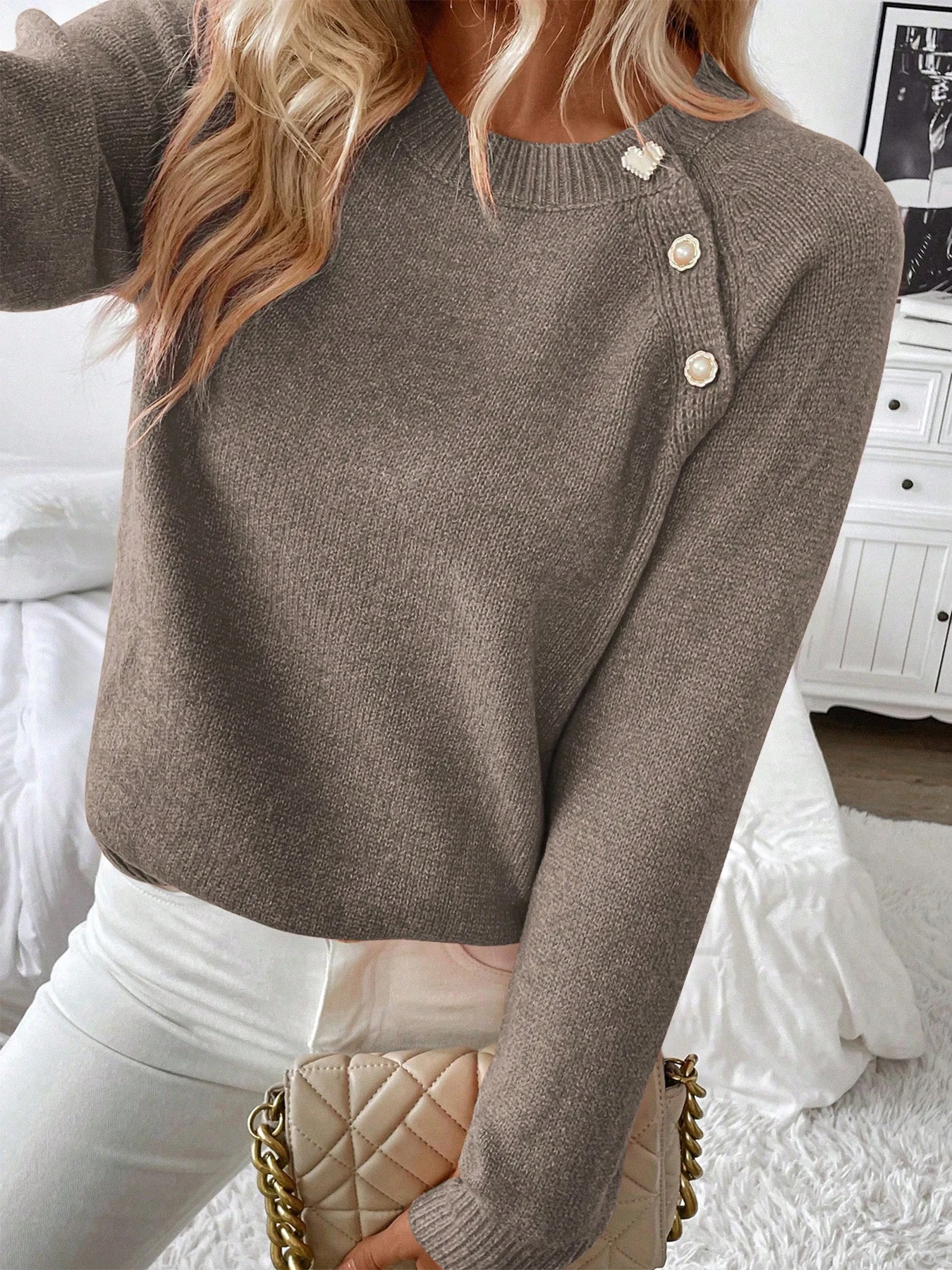 

Casual Knitted Sweater round Neck Long Sleeved Diagonal Shoulder Button New
