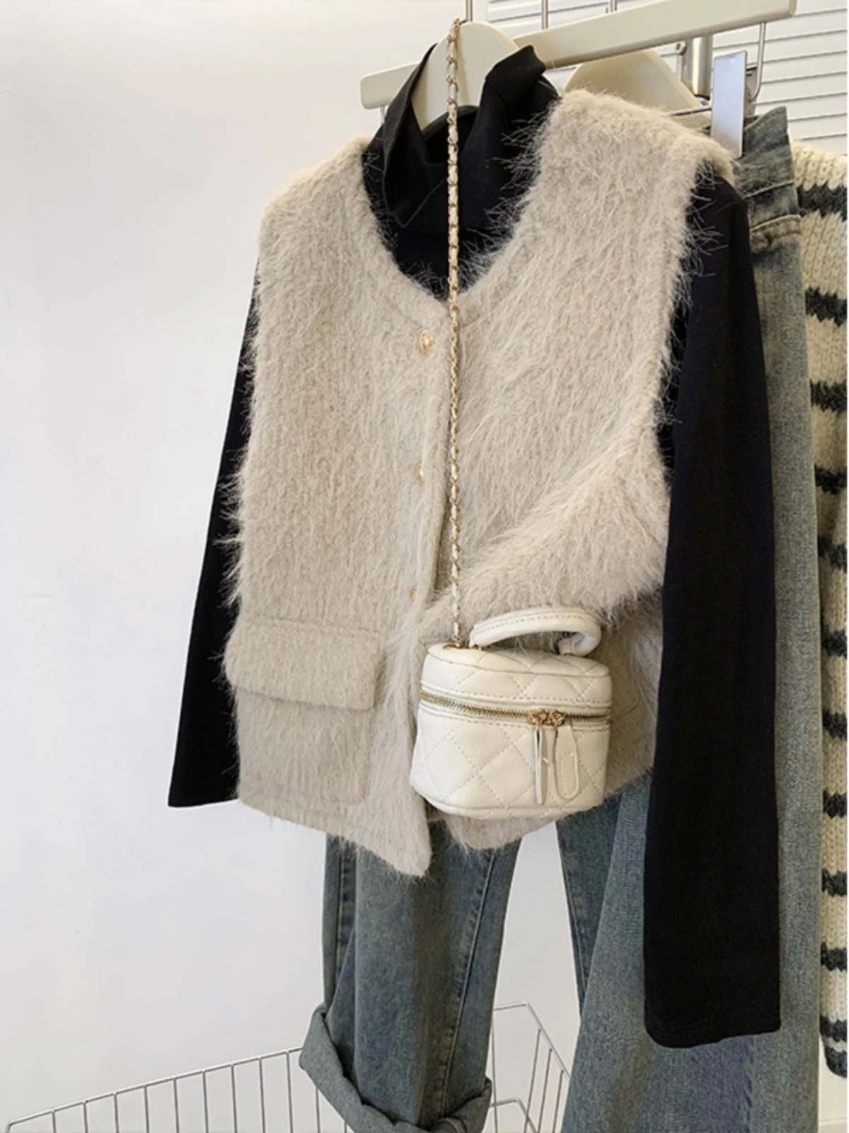 

Ele Wealthy Miss Svel oulder Pad Jaet Women's Autumn Winter New High-End Fluffy Muffin Vest Small Fraance Sle