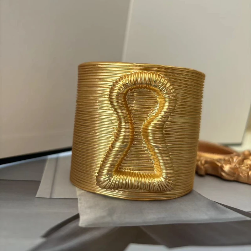 Fashion Europe America Keyhole Brass Gold Plated Wide Bracelet Women Designer Top Quality Luxury Jewelry Trend