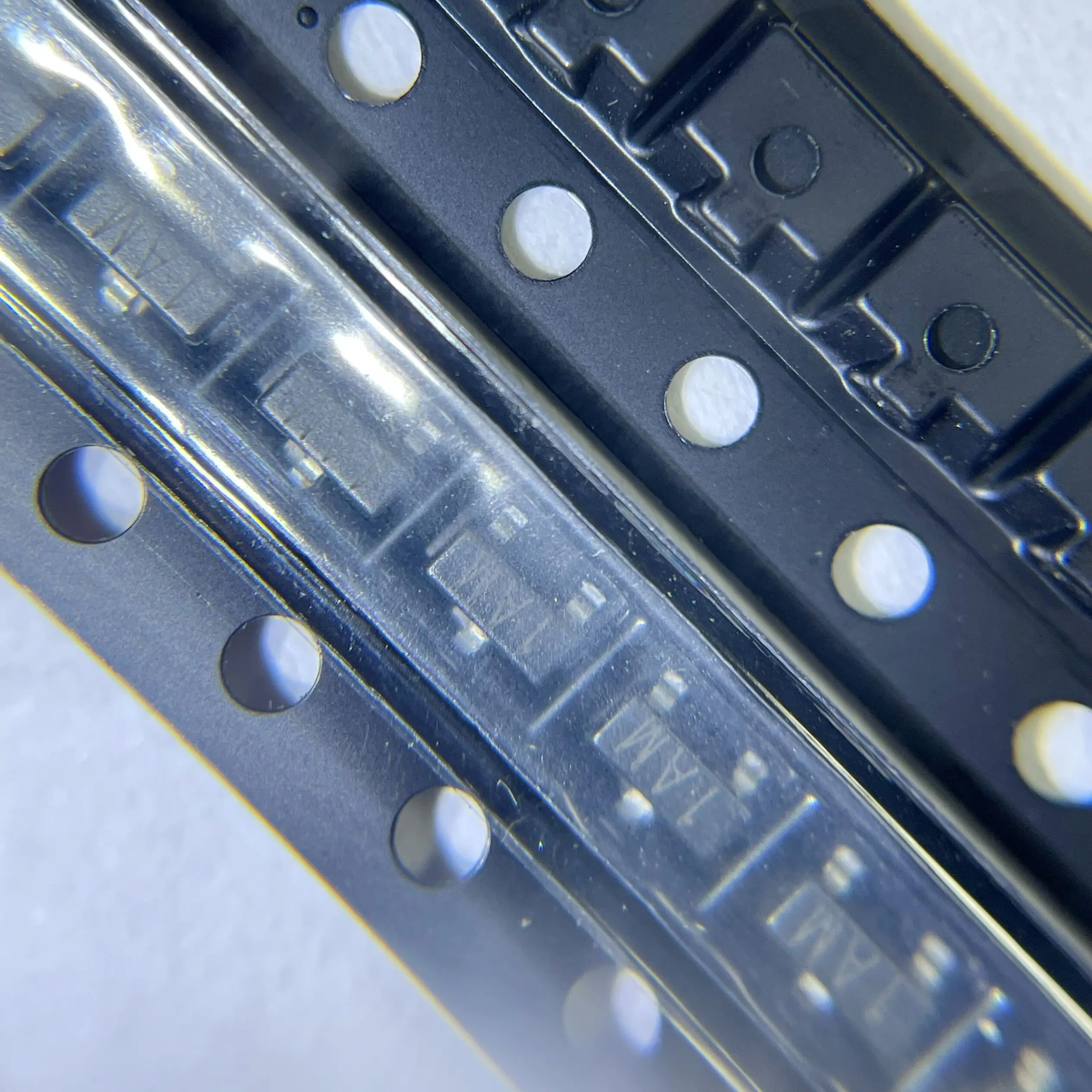 100 قطعة/الوحدة MMBT3904 طباعة الشاشة 1AM ترانزستور ثنائي القطب-ترانزستور توصيل ثنائي القطب (BJT) BJT, SOT-23, 40V, 200mA, NPN