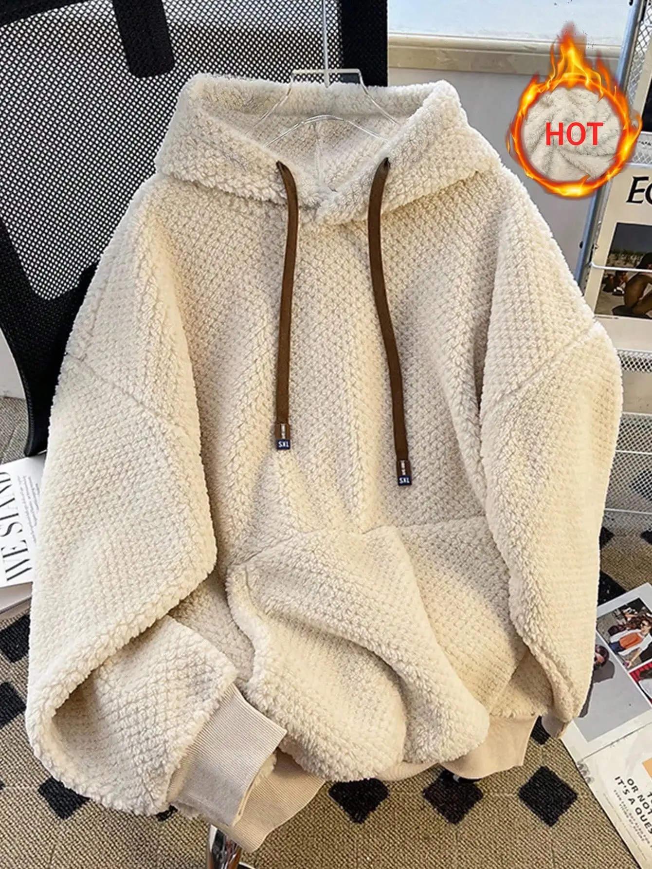 เสื้อสเวตเชิ้ตมีฮู้ดผ้าฟลีซขนฟูสำหรับผู้หญิง เสื้อสวมหัวมีฮู้ดที่อบอุ่นในฤดูหนาว สไตล์ลำลองขนาดใหญ่