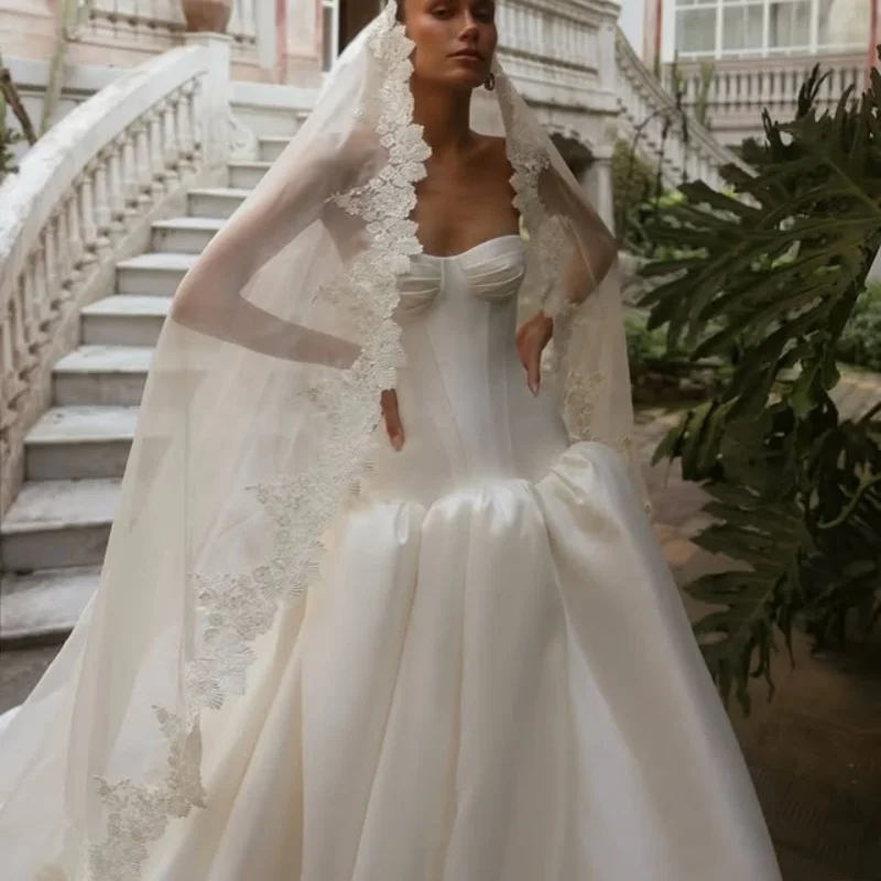 Customized Satin Ivory White Ball Gown Royal Wedding Dresses Long tail Tull Lace Decal applique Made Robe De