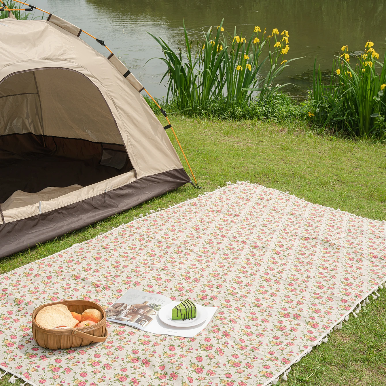 1pc/Bohemian rose countryside style foldable outdoor picnic mat suitable for beach travel, camping, and hiking