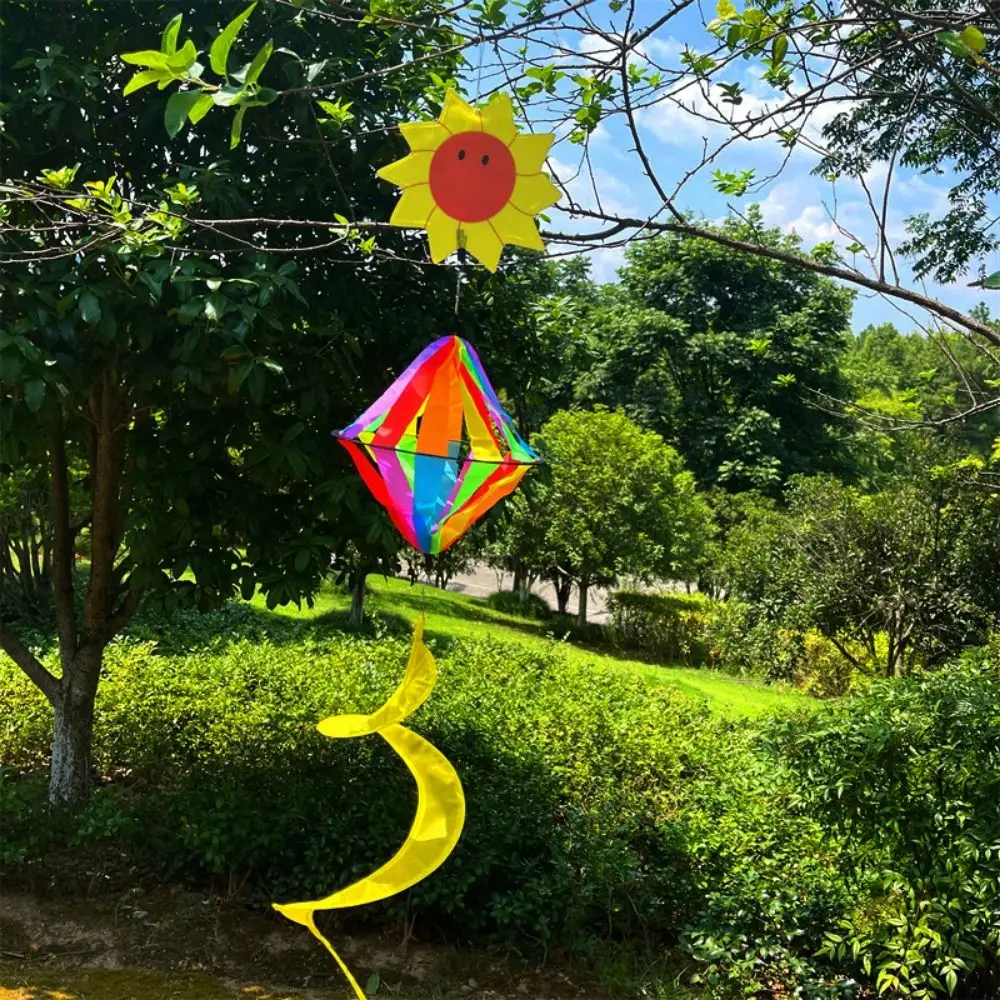ของตกแต่งกังหันลมลายการ์ตูนหลากสีสัน รูปทรงดอกทานตะวันและผึ้ง 3 มิติ ปลอดสารพิษ แขวนหมุนได้ ทำจากผ้าและพลาสติก