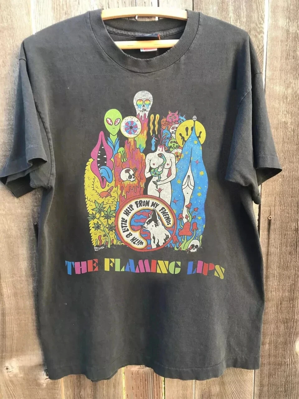 Camiseta unisex The Flaming Lips with A Little Help From My Fwends en color carbón, reedición