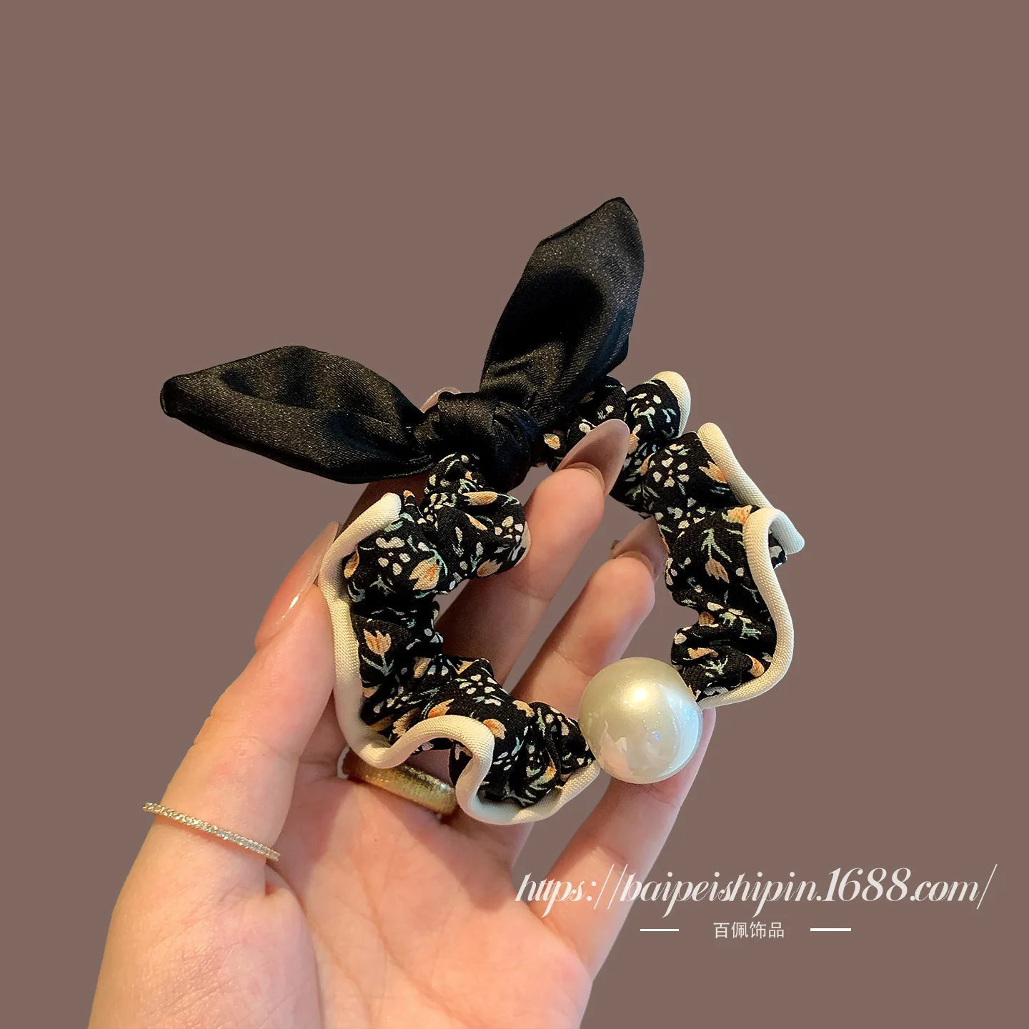 

1 шт. Резинка для волос в стиле бохо с цветочным принтом и жемчужными украшениями, высокоэластичная, для девочек, милый аксессуар для прически